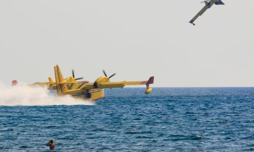 Kod Šibenika buknuo požar; brzom akcijom kanadera i vatrogasaca je ugašen