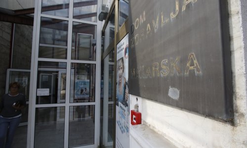 U Makarskoj sve vrvi od turista, ali oni kao ni građani ne mogu u laboratorij jer su svi djelatnici na bolovanju zbog čega je od HZZO-a zatraženo da napravi kontrolu