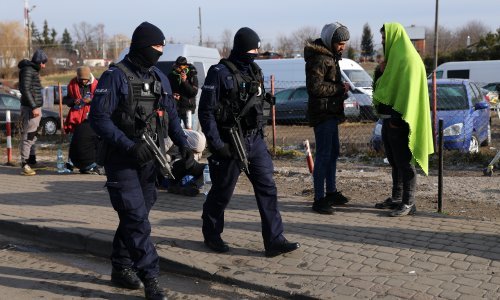 Pokrenuta istraga protiv trojice muškaraca zbog krijumčarenja 40 ilegalnih migranata kroz Hrvatsku