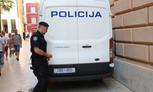 Šestorica mladića osuđena za višestruko seksualno zlostavljanje i silovanje maloljetnice iz okolice Zadra