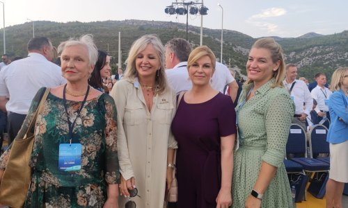 Kolinda Grabar Kitarović objavila video: 'Moj prvi hod po Pelješkom mostu'