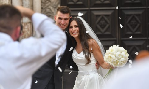 Uvijek vjerna svom stilu: Supruga Dominika Livakovića oduševila odabirom modnih komada