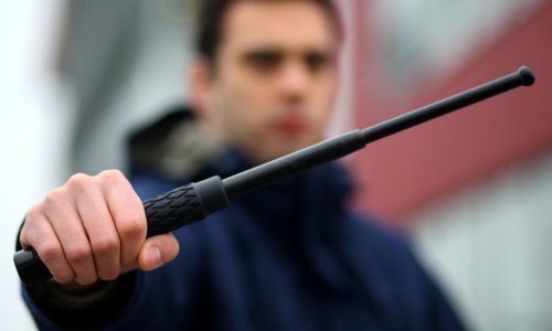 Užas kod Delnica: Dvojica maskiranih fantomkama upali u kuću muškarcu i izudarali ga teleskopskom palicom pred djetetom