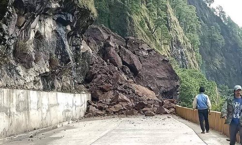 Filipini šalju zrakom pomoć područjima odsječenima zbog potresa