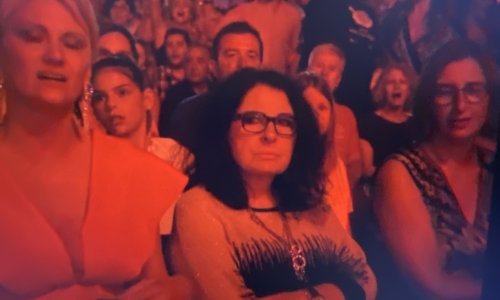 Iz prvog reda koncert za Olivera pratila je Vesna Dragojević: Zbog jedne pjesme jedva je zadržala suze