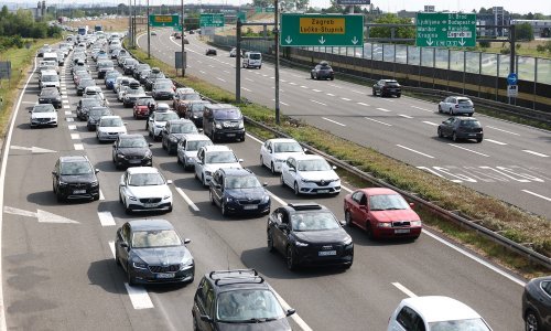 [VIDEO/FOTO] Velike gužve na hrvatskim cestama, na Bajakovu kolona od 13 kilometara