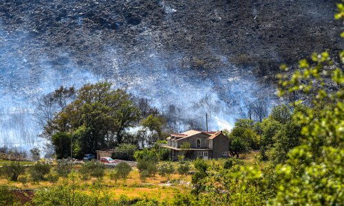 Zaustavljeno širenje požara kod Dubrovnika