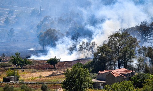 Veliki požar kod Dubrovnika i dalje je aktivan, ali kuće su obranjene