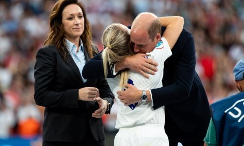 Princ William iznenadio ponašanjem: Snažni zagrljaji i prisan odnos s nogometašicama nisu prošli nezapaženo