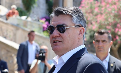 Tri mjeseca su prošla od Milanovićeve najave pomilovanja Perkoviću i Mustaču, a ukupno ga čeka gotovo 300 molbi