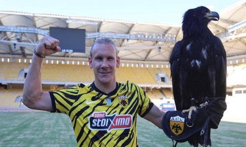 Domagoj Vida na predstavljanju u Ateni pozirao s orlom Odisejem, a onda je svojim izjavama zapalio maštu navijača AEK-a