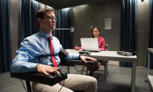 'Snowden': Nezaboravan film uz koji se ovaj vikend želimo zavaliti u kauč