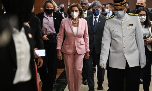 Pelosi stiže na Tajvan, Kina paralelno provocira vojskom