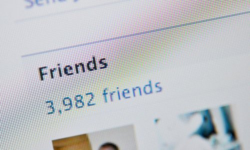 Istraživanje na Facebooku potvrdilo: Bogati prijatelji su ključni za uspjeh u životu