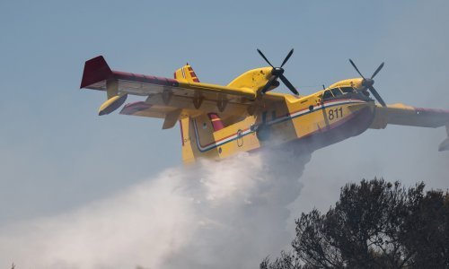 Buknuo požar iznad Rijeke; u pomoć stigli i kanaderi