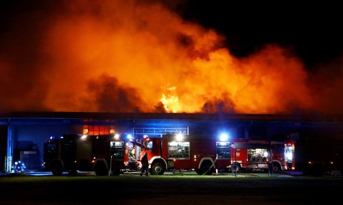 Požar na Žitnjaku gasilo je 200 vatrogasaca s 54 vozila