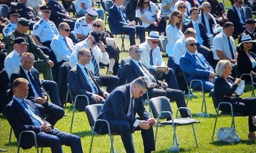 [VIDEO/FOTO] Milanović se potrudio da ni obilježavanje Oluje ne prođe bez skandala: Dok je Plenković govorio, on je gledao u mobitel