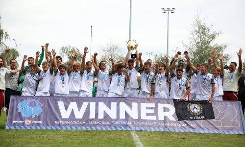 [FOTO] Dinamovi juniori osvojili drugo mjesto na jakom turniru 'Mladen Ramljak'; u finalu im sreća okrenula leđa