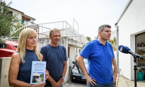 [FOTO] Grmoja s bračnim parom 'u agoniji': Dosta je samovolje lokalnog šerifa Petrine!