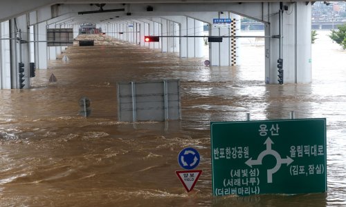 [FOTO] Najgora kiša u zadnjih 80 godina poplavila Seul: Pod vodom ceste i podzemna željeznica, najmanje sedam mrtvih