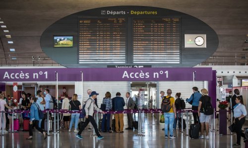 U zračnoj luci u Parizu policajac ubio beskućnika, muškarac je izvadio nož