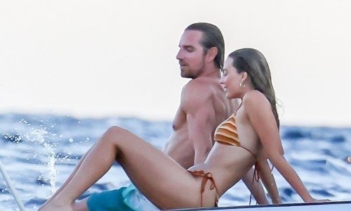 Margot Robbie uskočila u bikini: Lijepa glumica u društvu supruga uživa u Španjolskoj