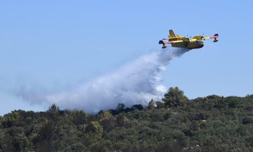 [VIDEO] Ponovno gori kod Labina, u akciji čak četiri kanadera