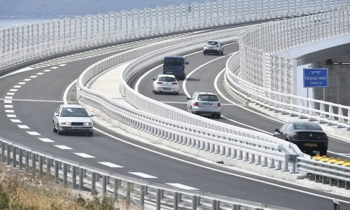 [FOTO/VIDEO] Dnevno Pelješkim mostom prođe skoro 20 tisuća vozila, a obližnji mještani traže samo jedno: Mi bismo vodu