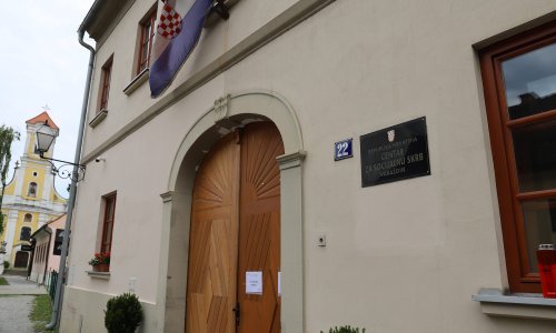 Korisnica socijalne skrbi upala u varaždinski Centar i fizički napala djelatnice; privedena je na policiju