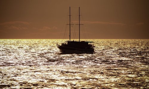 Mornari spasili tročlanu posadu brodice kod otoka Zečevo