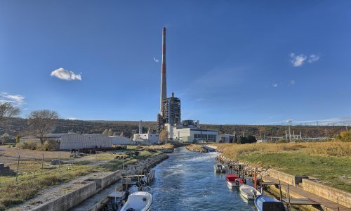 Netko se opet popeo na 340 metara visok plominski dimnjak, na teren izašli policija i vatrogasci