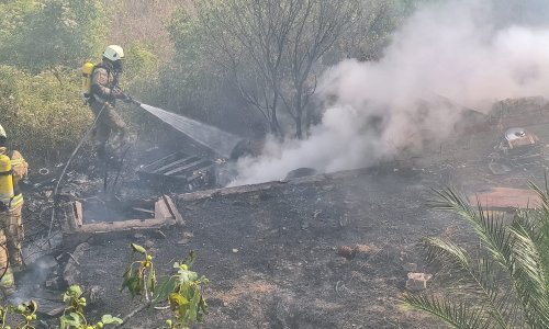 [FOTO] Brzom akcijom vatrogasaca ugašen požar u Splitu, gorjelo je na Mertojaku