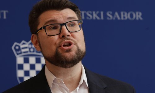 Grbin o diplomi supruge: Ona je, kao i njene kolegice, u groznoj situaciji