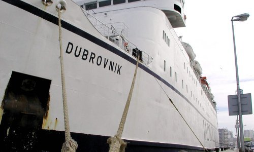 Trajekt koji je trebao isploviti iz Dubrovnika za Bari se pokvario pa su se već ukrcani putnici morali iskrcati