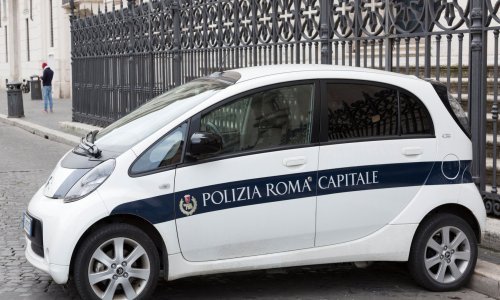 Tijekom pljačke banke u Rimu banda morala pozvati policiju upomoć, na njih se urušio tunel koji su sami iskopali