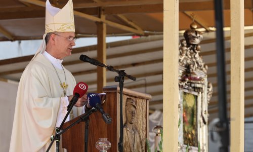 [FOTO] Nadbiskup Kutleša: 'Medijska propaganda nije jača od vjere. Svako zlo ima svoj kraj'