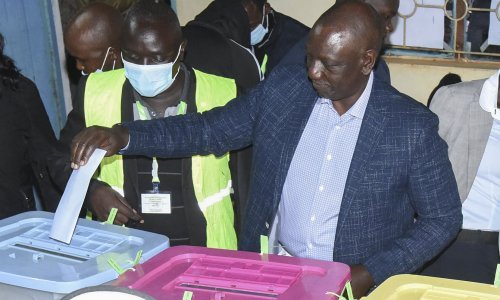 William Ruto proglašen novim predsjednikom Kenije, dio povjerenstva tvrdi da je riječ o izbornoj prevari