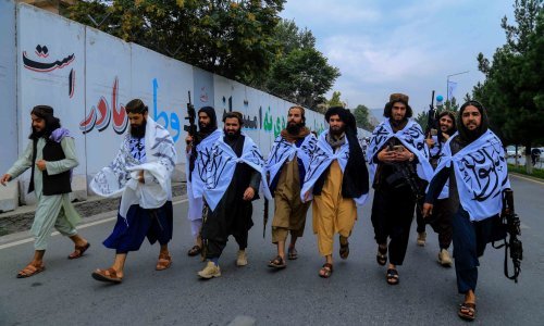 [FOTO] Talibani slave prvu godišnjicu američkog povlačenja, a stanovnici Afganistana gladuju