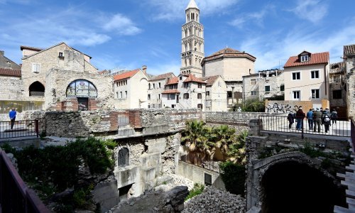 Split krenuo s prvim mjerama štednje: Uvodi se LED rasvjeta na svim javnim površinama, stižu solarni krovovi na 14 javnih ustanova
