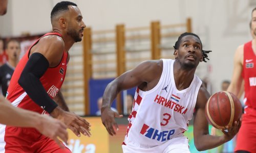 [FOTO] Nakon loše prve četvrtine, hrvatski košarkaši predvođeni Amerikancem Smithom posve nadigrali Mađare za sigurnih '+20'