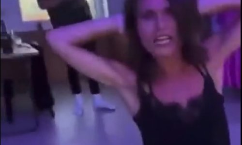 [VIDEO] Finska premijerka uznemirena zbog objave snimke njezina plesa na zabavi