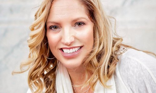 Hit autorica Elle Cosimano o svojem novom romanu: Majke drže kućanstvo pod kontrolom, uče i rade s djecom i uz sve to bi trebale naći vrijeme za sebe. Apsolutno nemoguće!