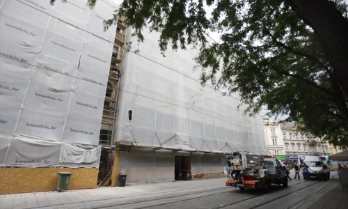 Opet se urušio dio zgrade u centru Zagreba; predstavnica stanara: Sljedeće do čega će doći je urušavanje cijele zgrade