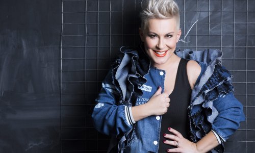 Indira Levak se šali se na račun svoje modne kombinacije  pokazujući mišićave noge: Jedna 'stoljnjakuša'