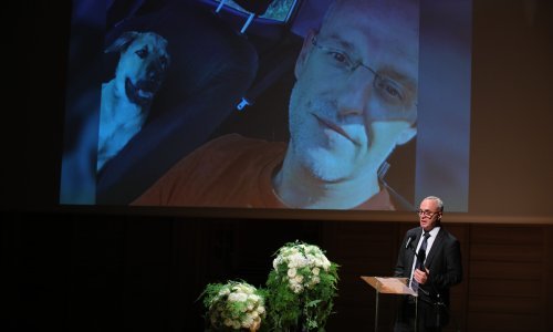 [FOTO/VIDEO] Prijatelji i kolege oprostili se od Mislava Bage, šef HND-a Hrvoje Zovko kroz suze: 'On je bio novinarčina s velikim N. Srce me boli od tuge za tobom, moj Bagić'