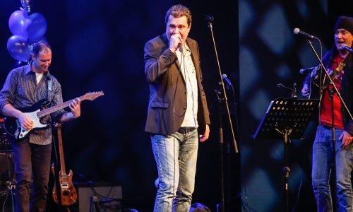 Pjevač Alen Vitasović oglasio se o svom padu usred koncerta; evo što je poručio