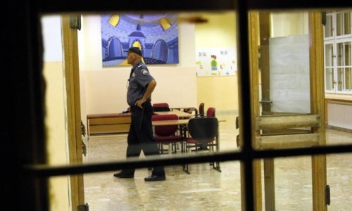 I učenici i nastavnici prekršajna prijava zbog naguravanja u školi