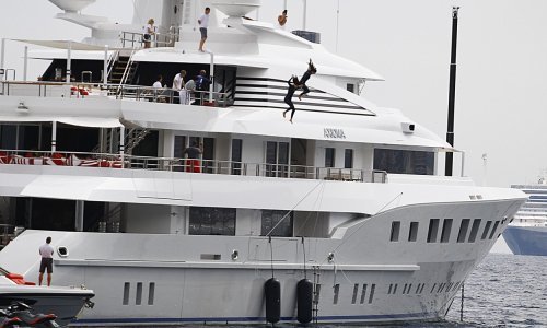 Superjahta povezana sa sankcioniranim ruskim oligarhom na dražbi u Gibraltaru