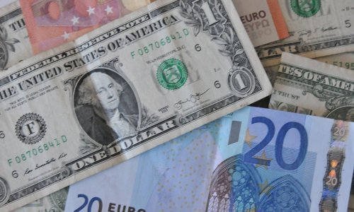 Euro i dalje ispod jednog dolara, ulagači strahuju da će gospodarstvo eurozone zbog energetske krize uroniti u recesiju