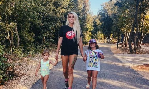 Ella Dvornik ponovno izazvala reakcije svojim roditeljskim metodama: Evo kako planira djecu navesti da što dulje spavaju